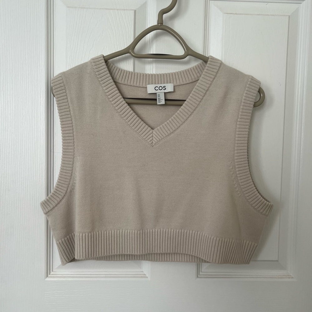 COS Women's Beige V-Neck Sweater Vest Size M